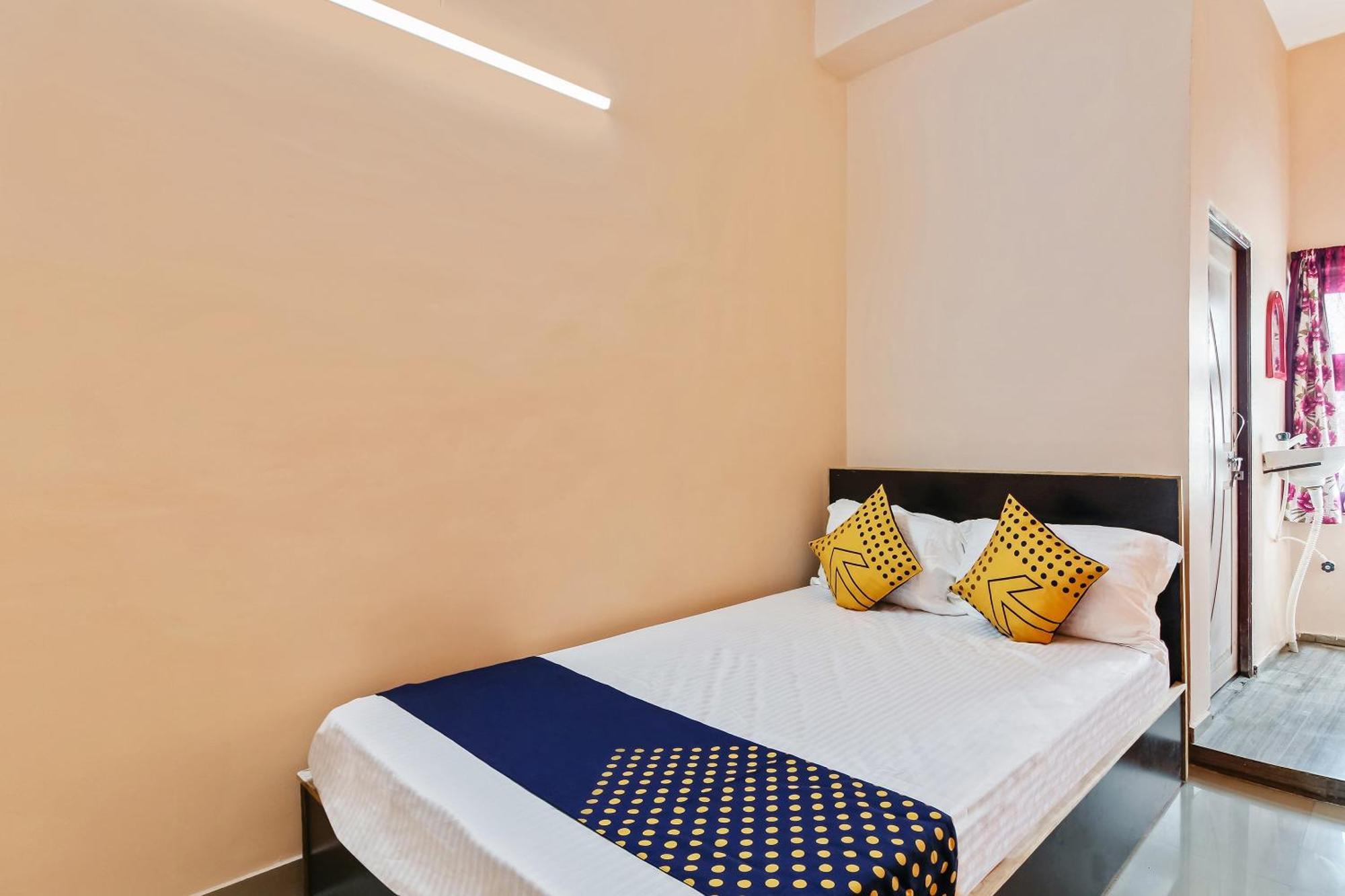 Spot On Sitara Grand Lodge Warangal Exterior foto